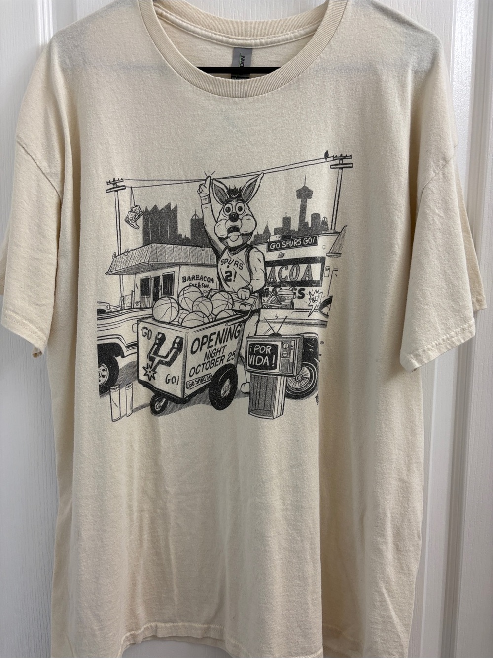Spurs Mascot Graphic Cat T-Shirt in Cream
